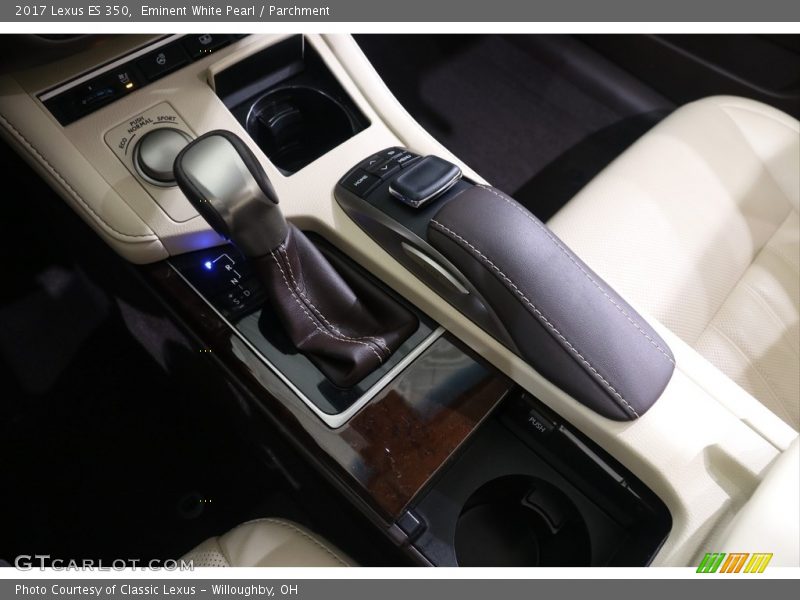 Eminent White Pearl / Parchment 2017 Lexus ES 350