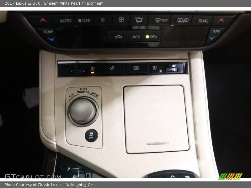 Eminent White Pearl / Parchment 2017 Lexus ES 350