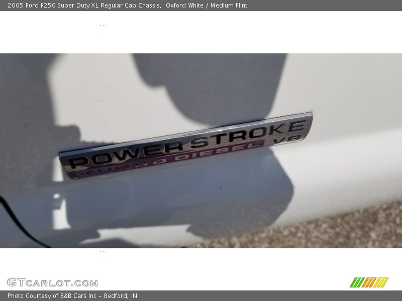 Oxford White / Medium Flint 2005 Ford F250 Super Duty XL Regular Cab Chassis
