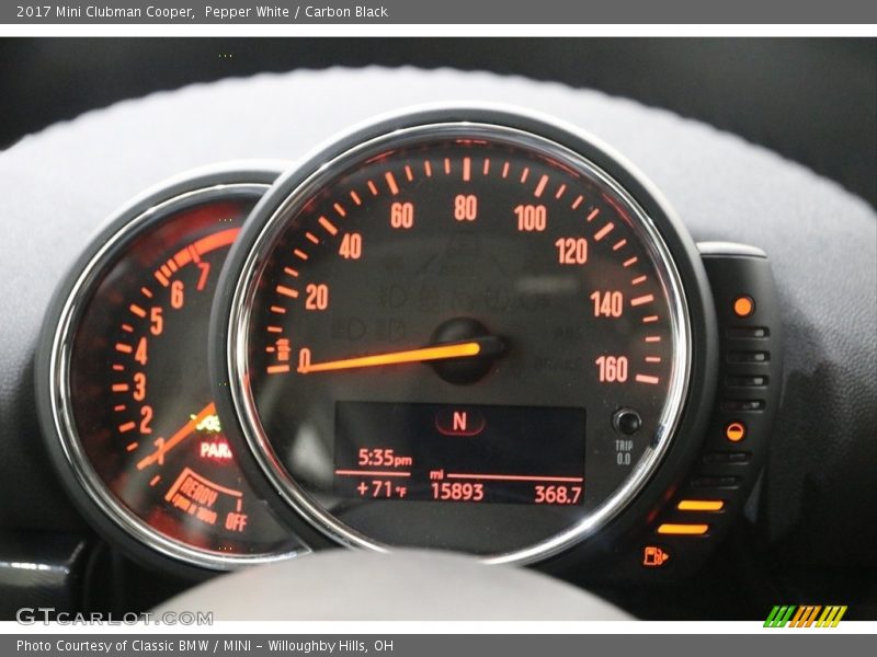 Pepper White / Carbon Black 2017 Mini Clubman Cooper
