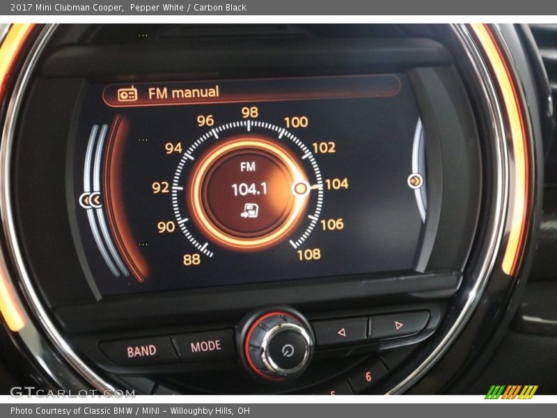 Pepper White / Carbon Black 2017 Mini Clubman Cooper