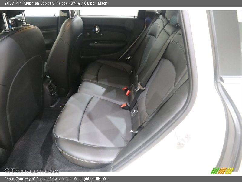 Pepper White / Carbon Black 2017 Mini Clubman Cooper