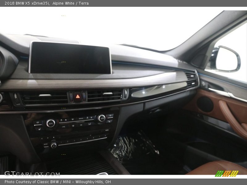 Alpine White / Terra 2018 BMW X5 xDrive35i