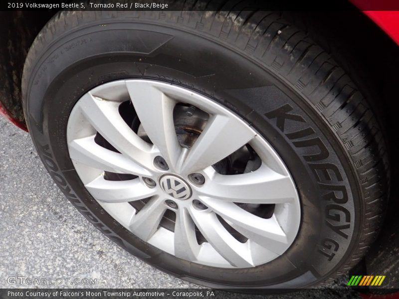Tornado Red / Black/Beige 2019 Volkswagen Beetle S