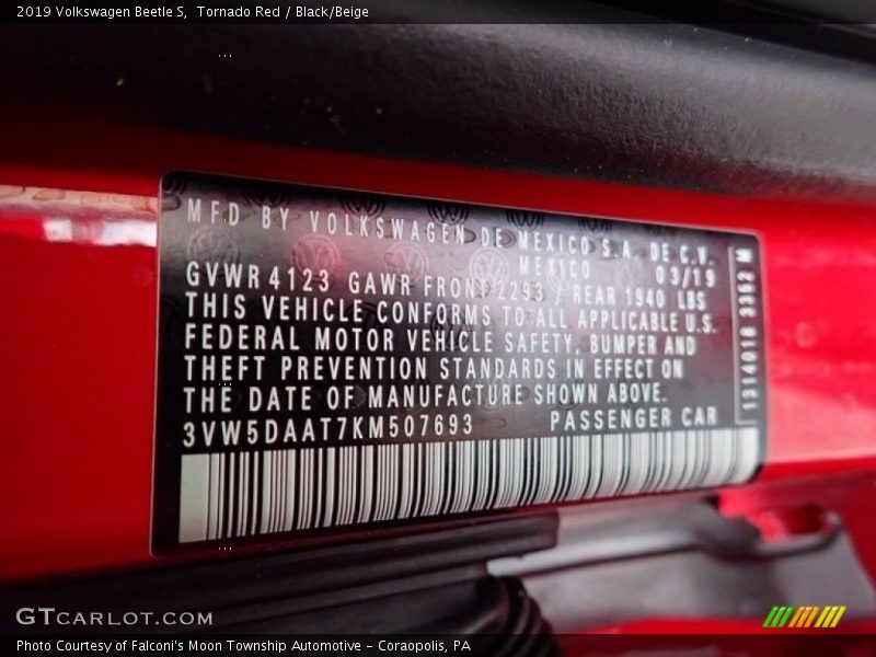 Tornado Red / Black/Beige 2019 Volkswagen Beetle S