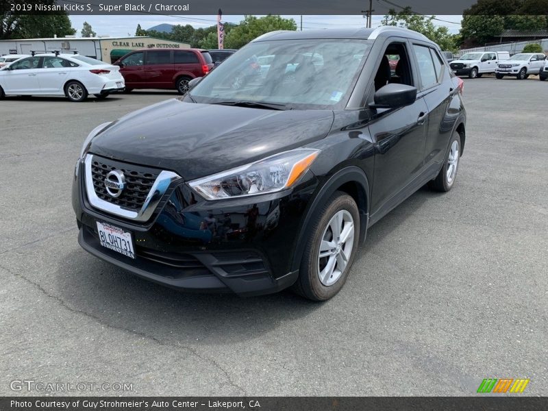 Super Black / Charcoal 2019 Nissan Kicks S