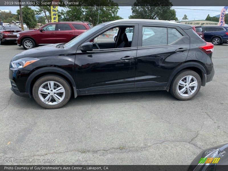 Super Black / Charcoal 2019 Nissan Kicks S