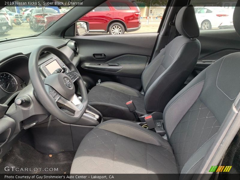 Super Black / Charcoal 2019 Nissan Kicks S