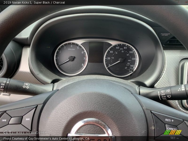 Super Black / Charcoal 2019 Nissan Kicks S