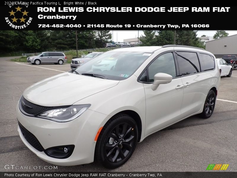 Bright White / Black 2020 Chrysler Pacifica Touring L