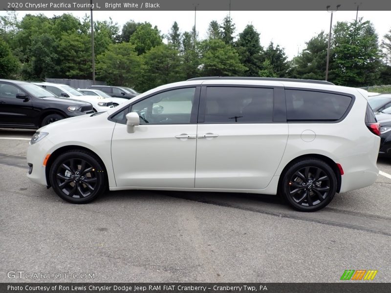 Bright White / Black 2020 Chrysler Pacifica Touring L