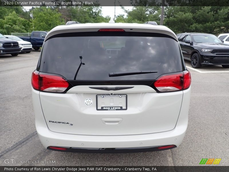 Bright White / Black 2020 Chrysler Pacifica Touring L