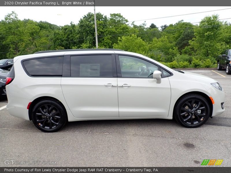 Bright White / Black 2020 Chrysler Pacifica Touring L