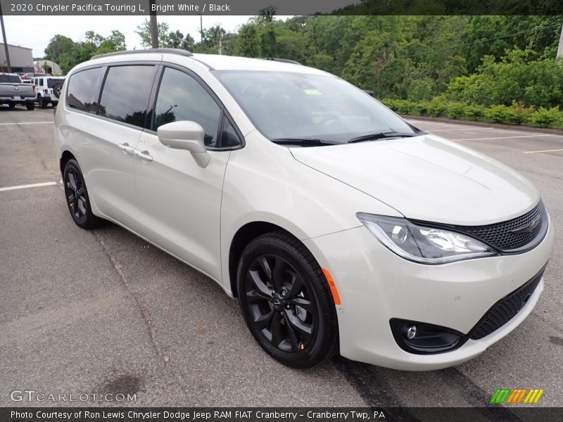 Bright White / Black 2020 Chrysler Pacifica Touring L