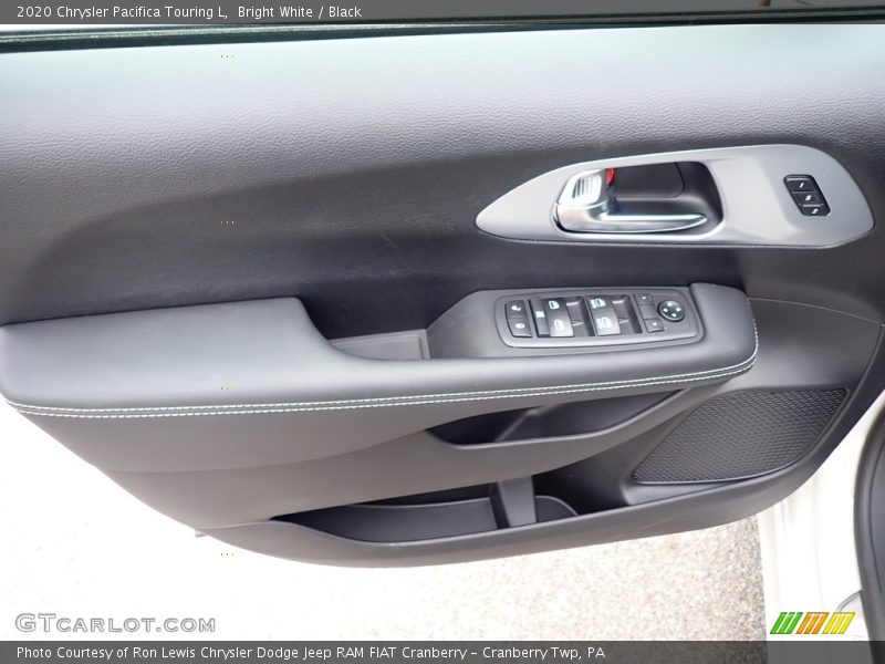 Bright White / Black 2020 Chrysler Pacifica Touring L