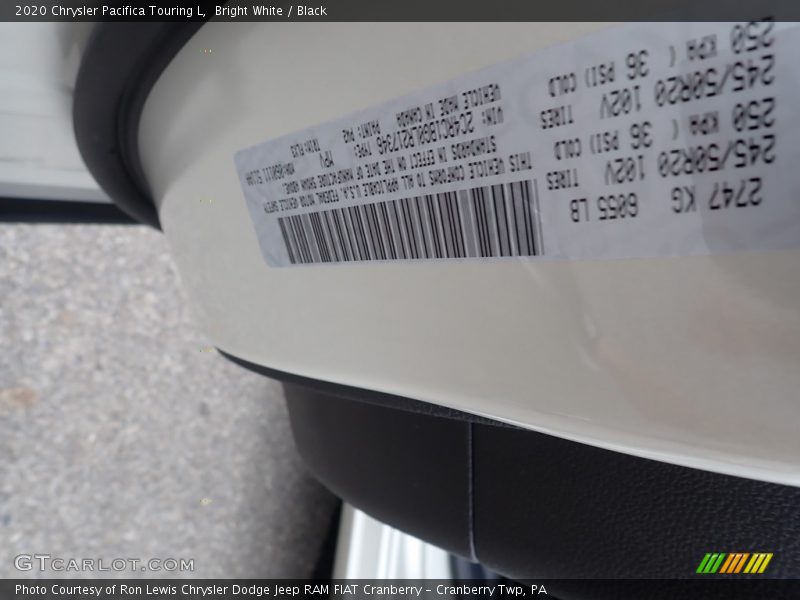 Bright White / Black 2020 Chrysler Pacifica Touring L