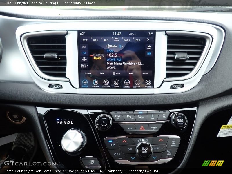 Bright White / Black 2020 Chrysler Pacifica Touring L