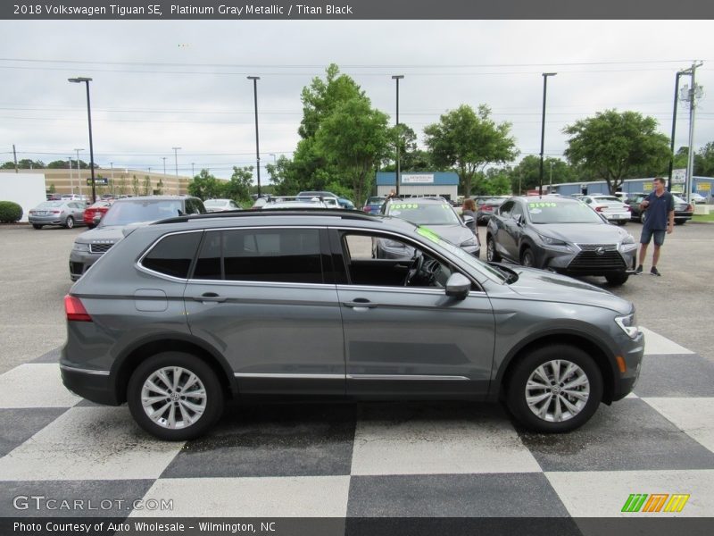 Platinum Gray Metallic / Titan Black 2018 Volkswagen Tiguan SE