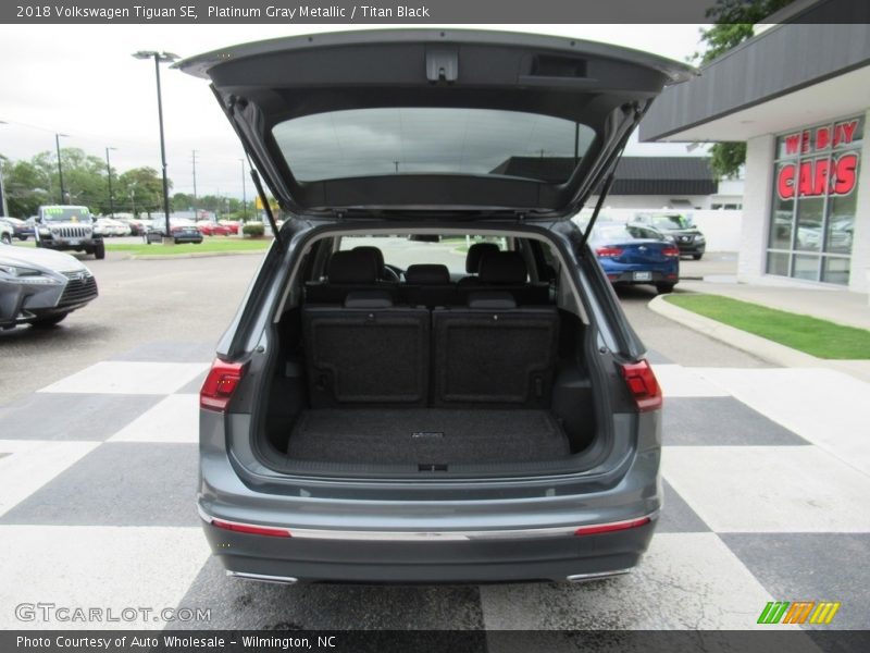 Platinum Gray Metallic / Titan Black 2018 Volkswagen Tiguan SE