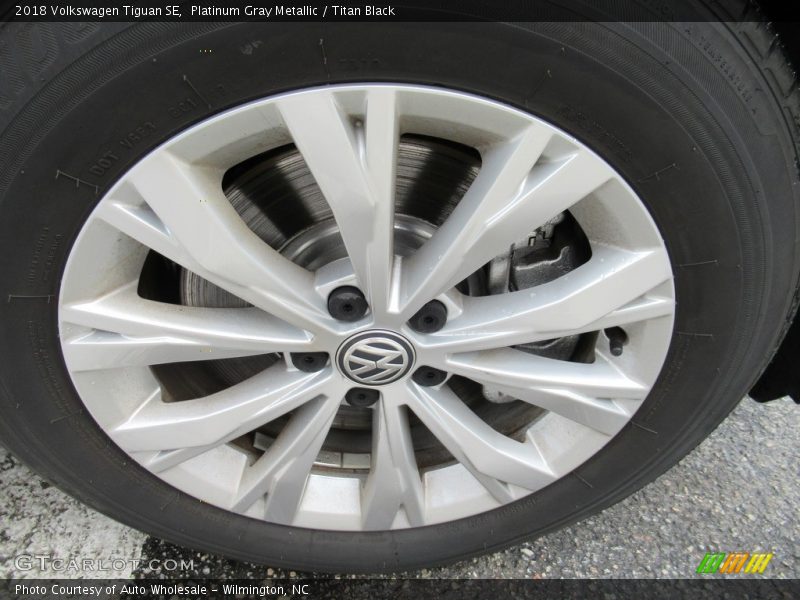 Platinum Gray Metallic / Titan Black 2018 Volkswagen Tiguan SE