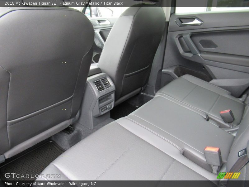 Platinum Gray Metallic / Titan Black 2018 Volkswagen Tiguan SE