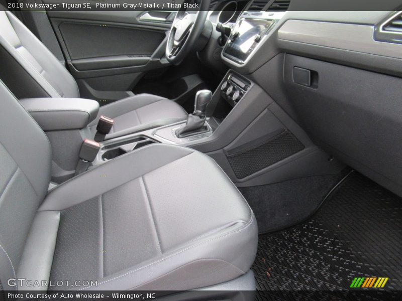 Platinum Gray Metallic / Titan Black 2018 Volkswagen Tiguan SE