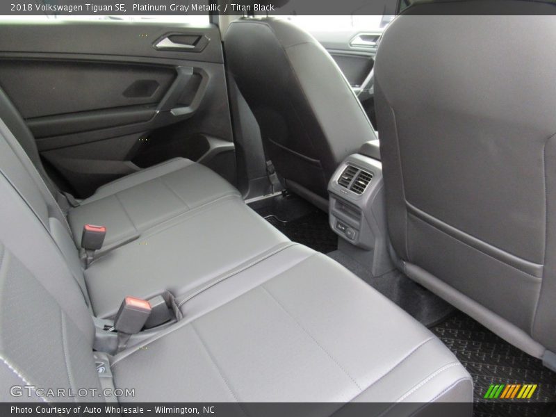 Platinum Gray Metallic / Titan Black 2018 Volkswagen Tiguan SE