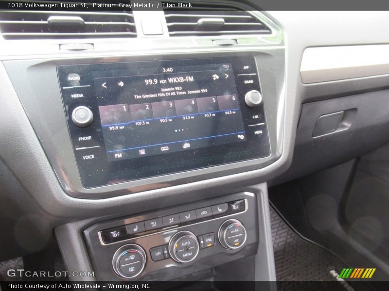 Platinum Gray Metallic / Titan Black 2018 Volkswagen Tiguan SE