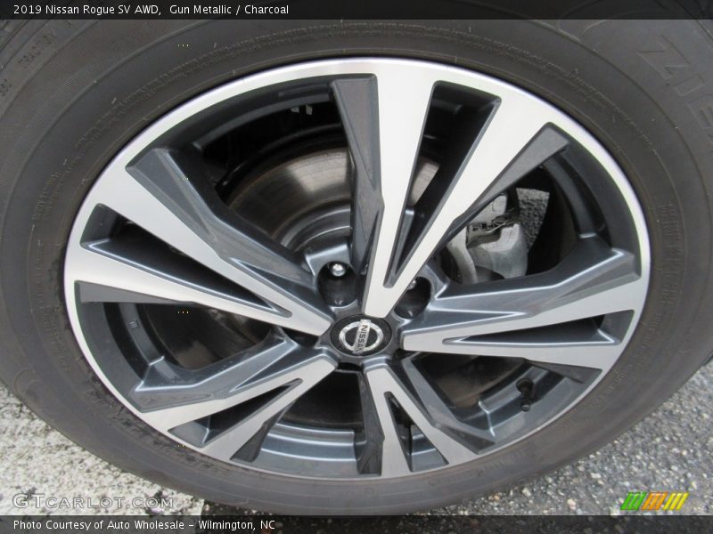 Gun Metallic / Charcoal 2019 Nissan Rogue SV AWD