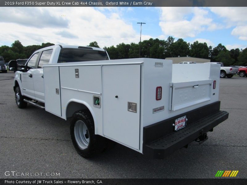 Oxford White / Earth Gray 2019 Ford F350 Super Duty XL Crew Cab 4x4 Chassis