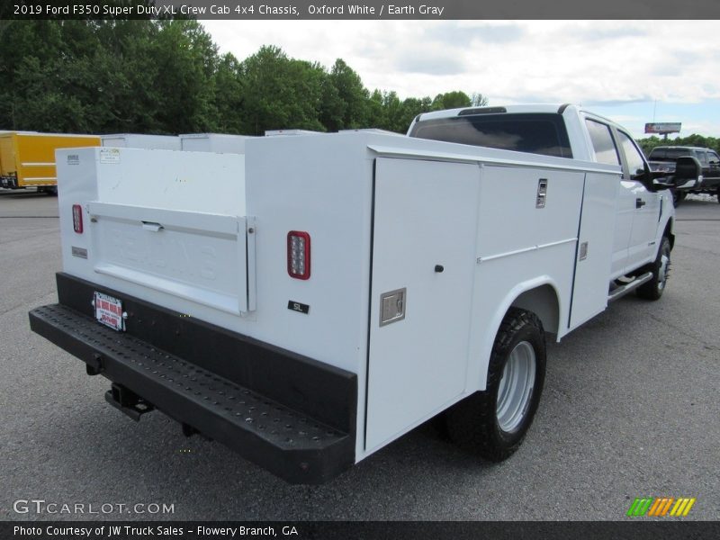 Oxford White / Earth Gray 2019 Ford F350 Super Duty XL Crew Cab 4x4 Chassis
