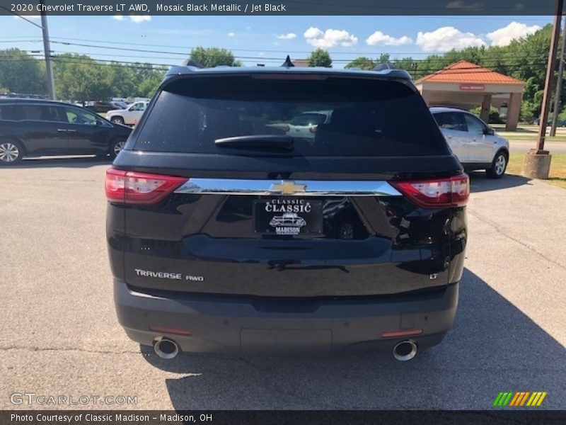 Mosaic Black Metallic / Jet Black 2020 Chevrolet Traverse LT AWD