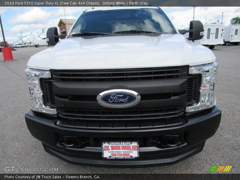 Oxford White / Earth Gray 2019 Ford F350 Super Duty XL Crew Cab 4x4 Chassis