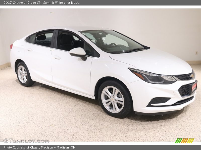 Summit White / Jet Black 2017 Chevrolet Cruze LT
