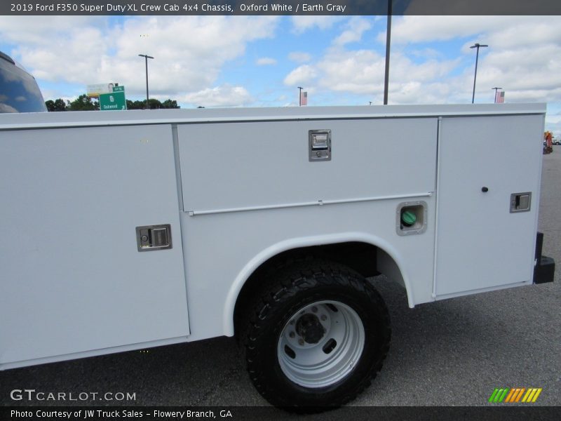 Oxford White / Earth Gray 2019 Ford F350 Super Duty XL Crew Cab 4x4 Chassis