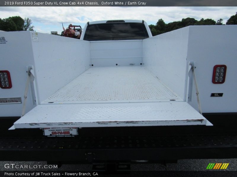 Oxford White / Earth Gray 2019 Ford F350 Super Duty XL Crew Cab 4x4 Chassis