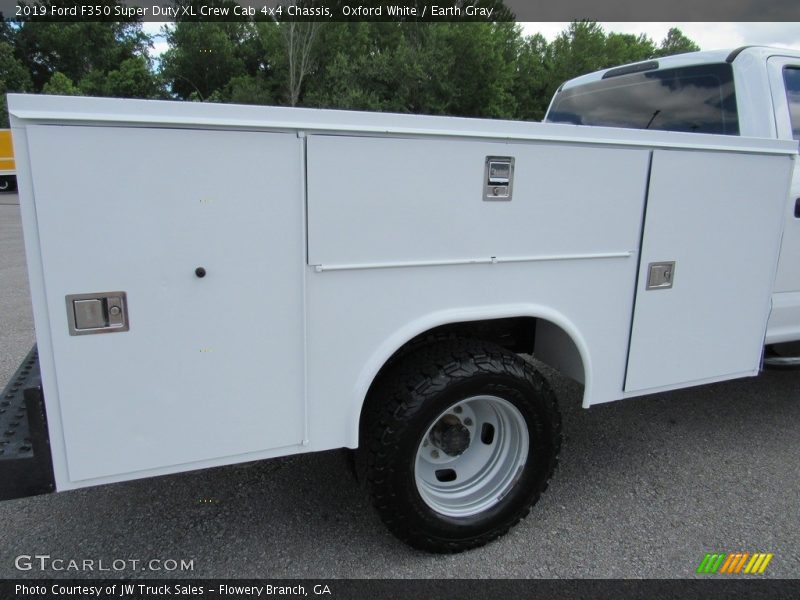 Oxford White / Earth Gray 2019 Ford F350 Super Duty XL Crew Cab 4x4 Chassis