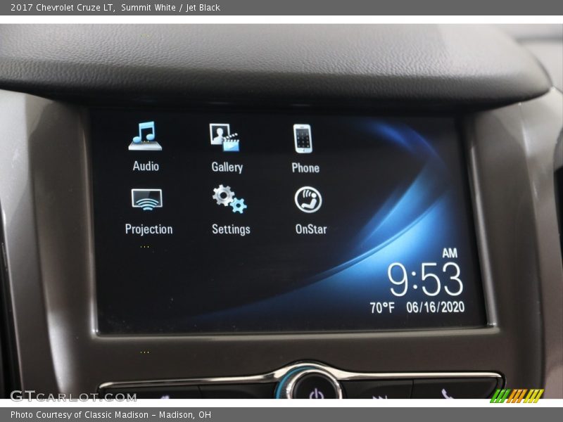 Summit White / Jet Black 2017 Chevrolet Cruze LT
