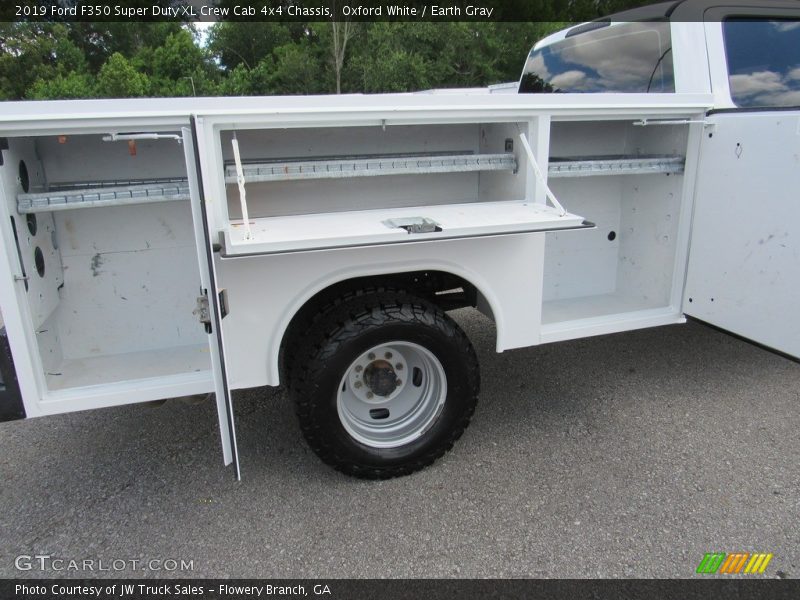 Oxford White / Earth Gray 2019 Ford F350 Super Duty XL Crew Cab 4x4 Chassis
