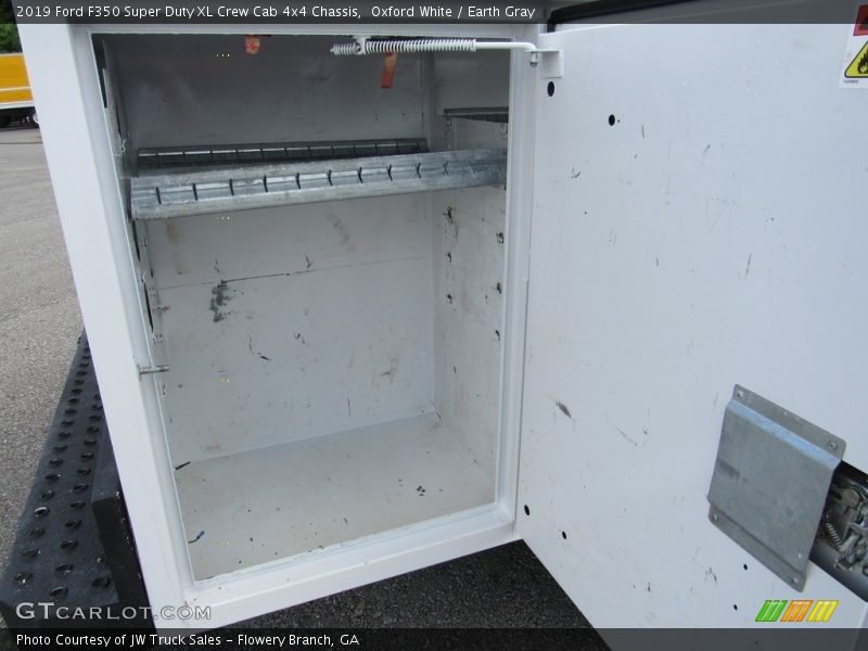 Oxford White / Earth Gray 2019 Ford F350 Super Duty XL Crew Cab 4x4 Chassis