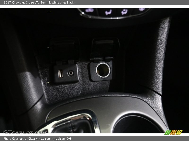Summit White / Jet Black 2017 Chevrolet Cruze LT