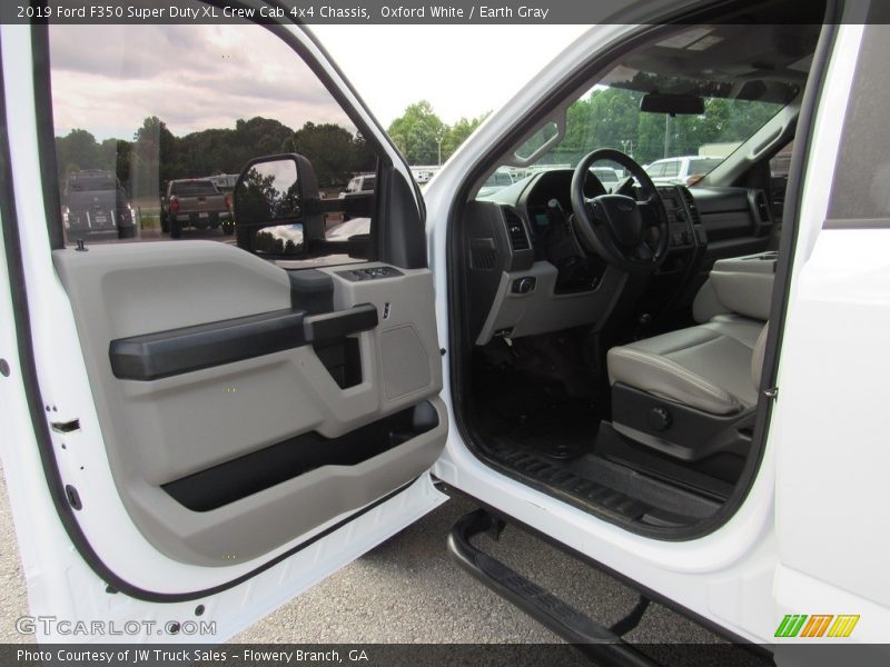 Oxford White / Earth Gray 2019 Ford F350 Super Duty XL Crew Cab 4x4 Chassis