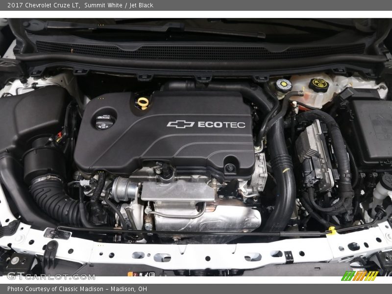 Summit White / Jet Black 2017 Chevrolet Cruze LT
