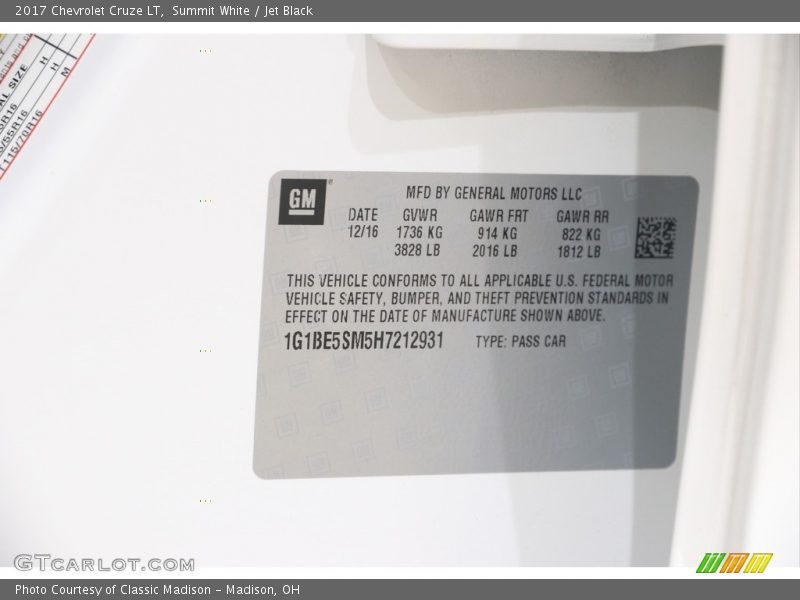 Summit White / Jet Black 2017 Chevrolet Cruze LT
