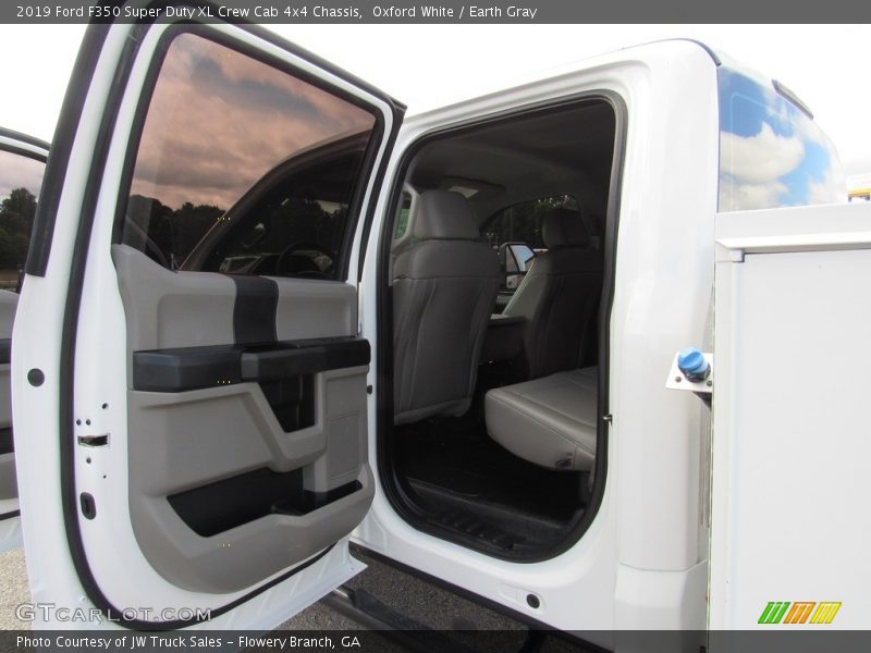 Oxford White / Earth Gray 2019 Ford F350 Super Duty XL Crew Cab 4x4 Chassis