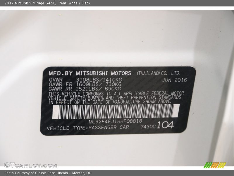 Pearl White / Black 2017 Mitsubishi Mirage G4 SE