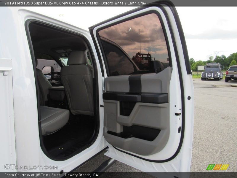 Oxford White / Earth Gray 2019 Ford F350 Super Duty XL Crew Cab 4x4 Chassis