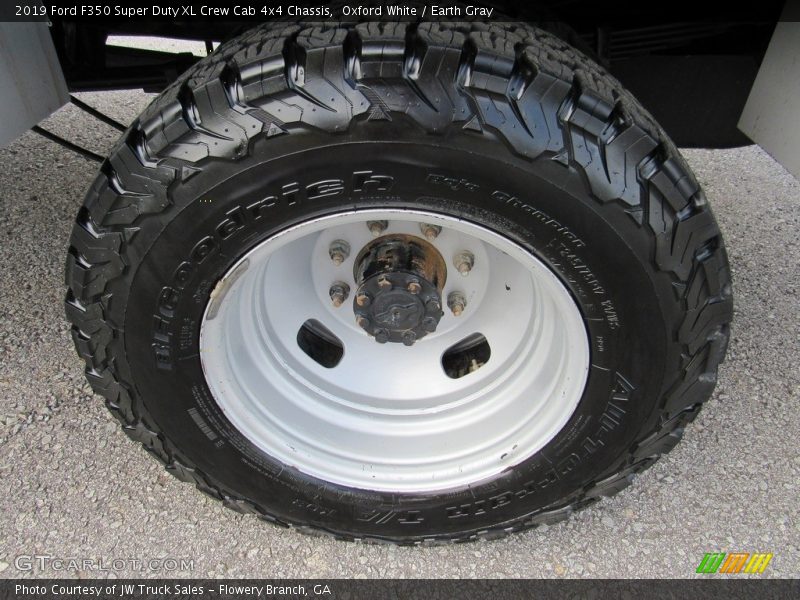 Oxford White / Earth Gray 2019 Ford F350 Super Duty XL Crew Cab 4x4 Chassis