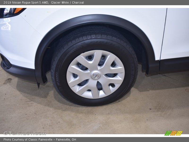 Glacier White / Charcoal 2019 Nissan Rogue Sport S AWD
