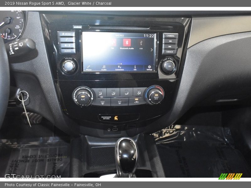 Glacier White / Charcoal 2019 Nissan Rogue Sport S AWD